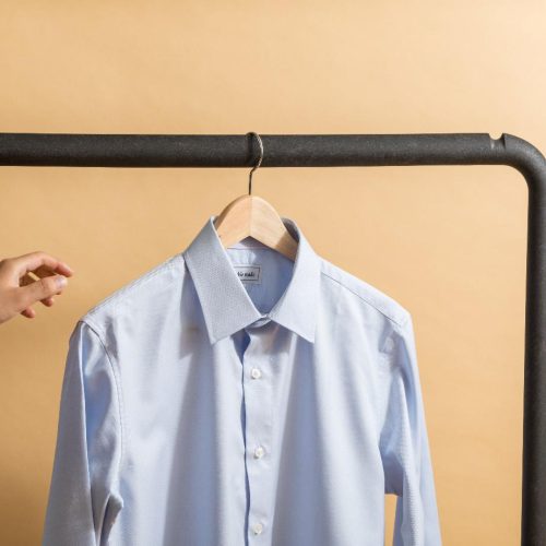 Jak dobrać koszulę męską do sylwetki i biurowego dress code’u?